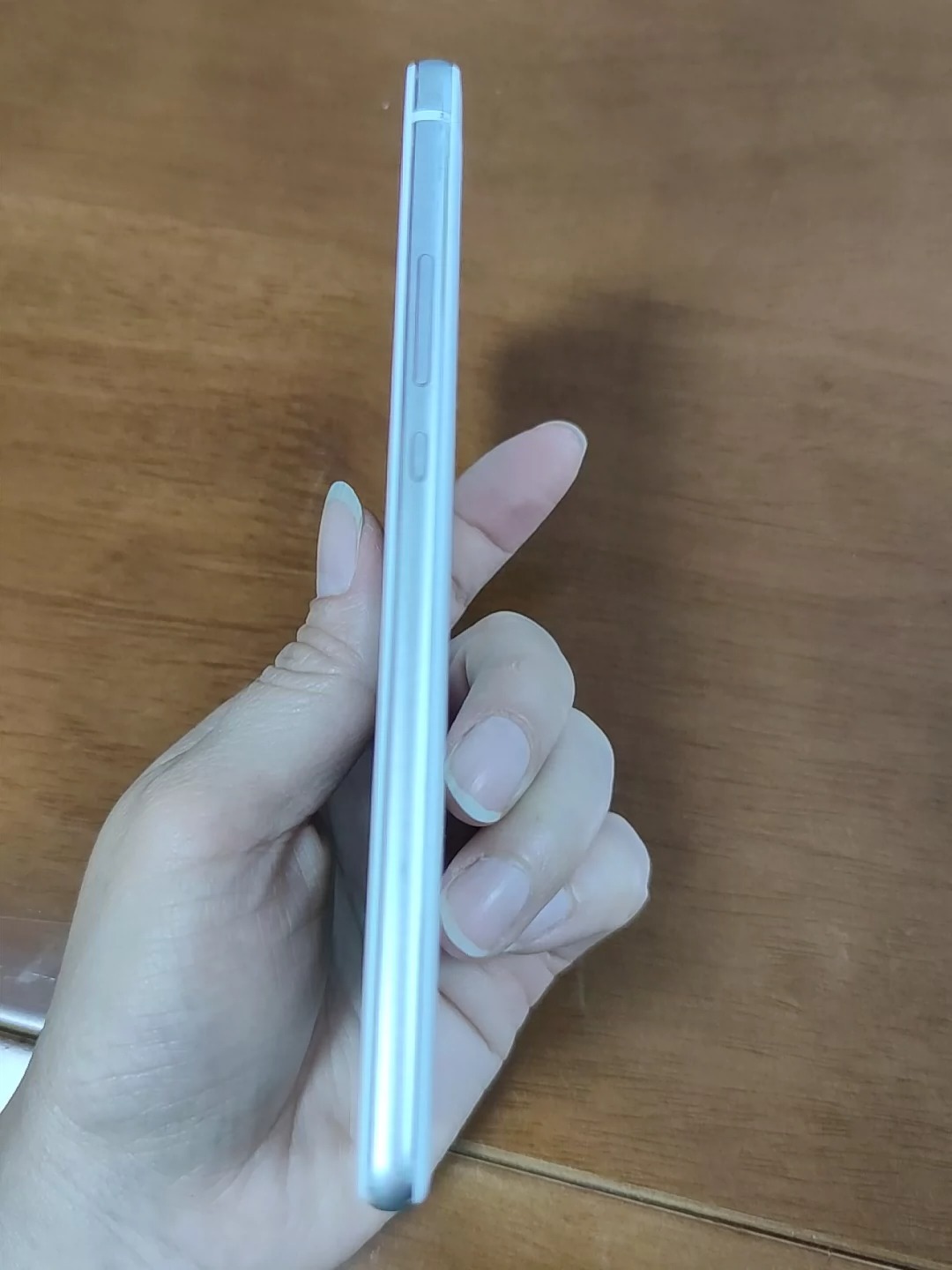 华为G9，3+16G,功能正常，可以做老人家或备用机，有账号，二手机出售不退换，包邮